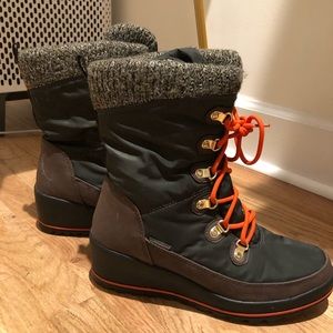 Cougar Women’s Layne Waterproof Wedge Boot Sz 9